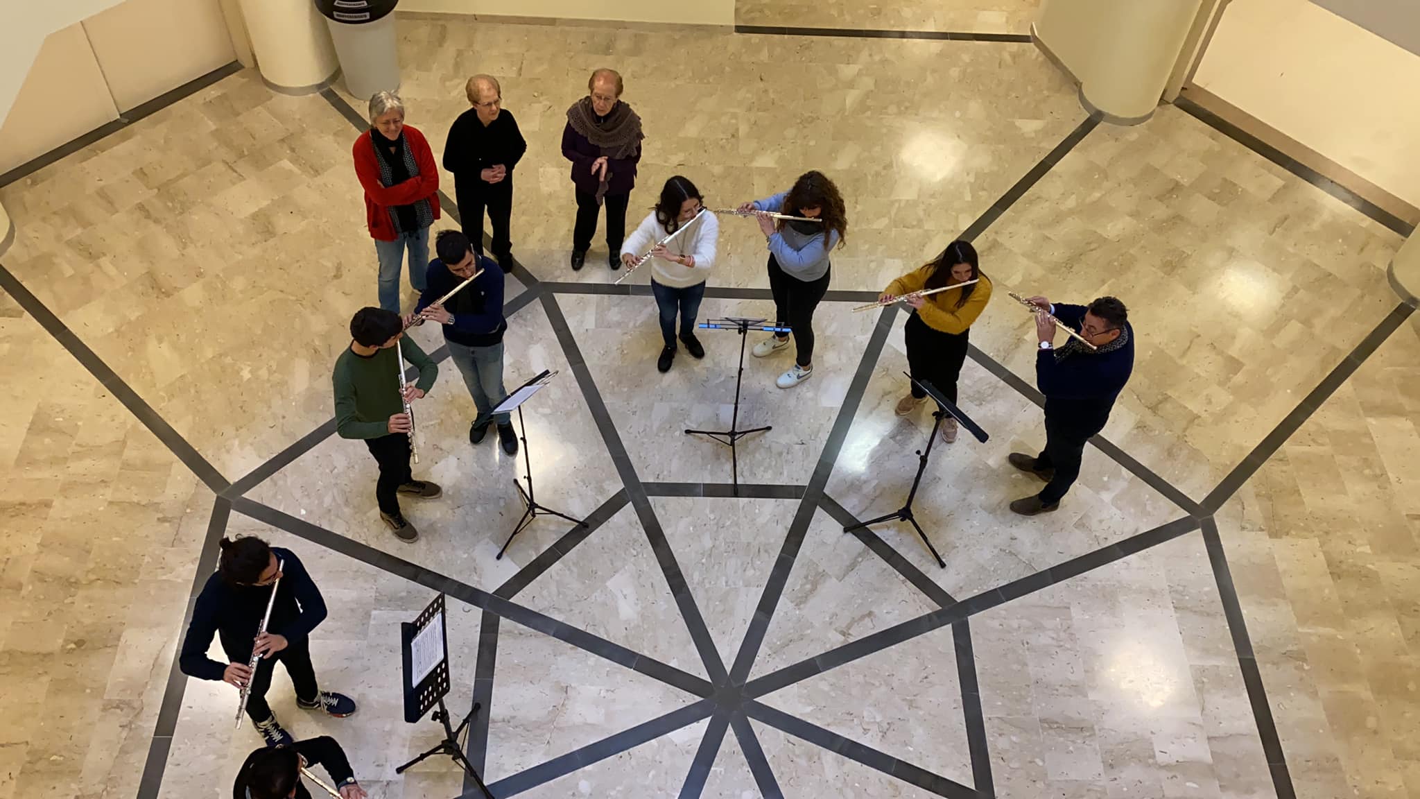 La cura tra le note: gli studenti del Verga di Modica intonano melodie fra i reparti del Giovanni Paolo II
