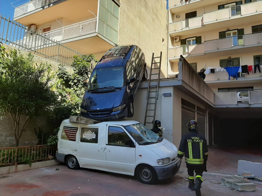 A Modica piovono automobili