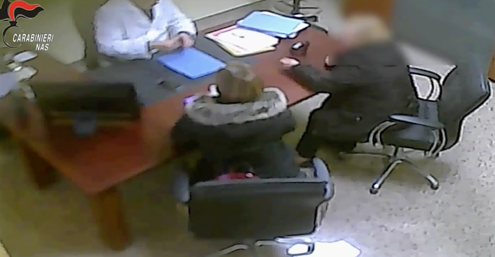 Mazzette in cambio della pensione di accompagnamento all’Asp di Ragusa. Arrestato anche il presidente della commissione invalidi civili. VIDEO