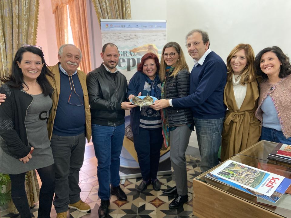 Presentata la Sagra della Seppia di Donnalucata. Arriva l’impanata. Ecco i dettagli