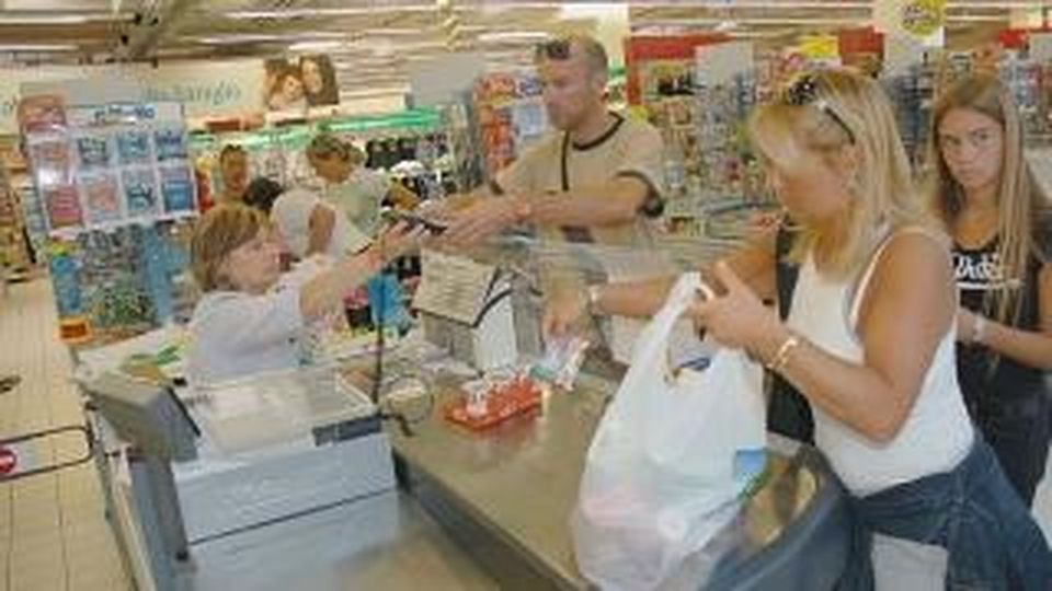 Psicosi da coronavirus. Supermercati assaltati