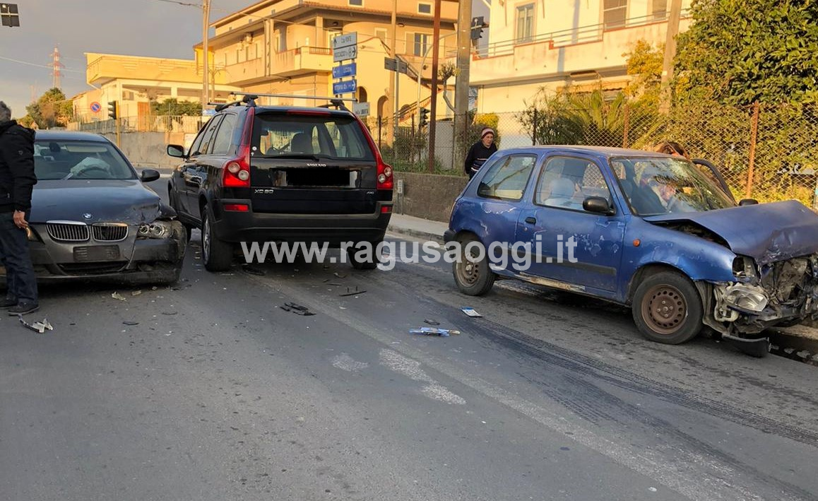 Chiaramonte: incidente all’incrocio di contrada Sperlinga, ferita una donna. FOTO