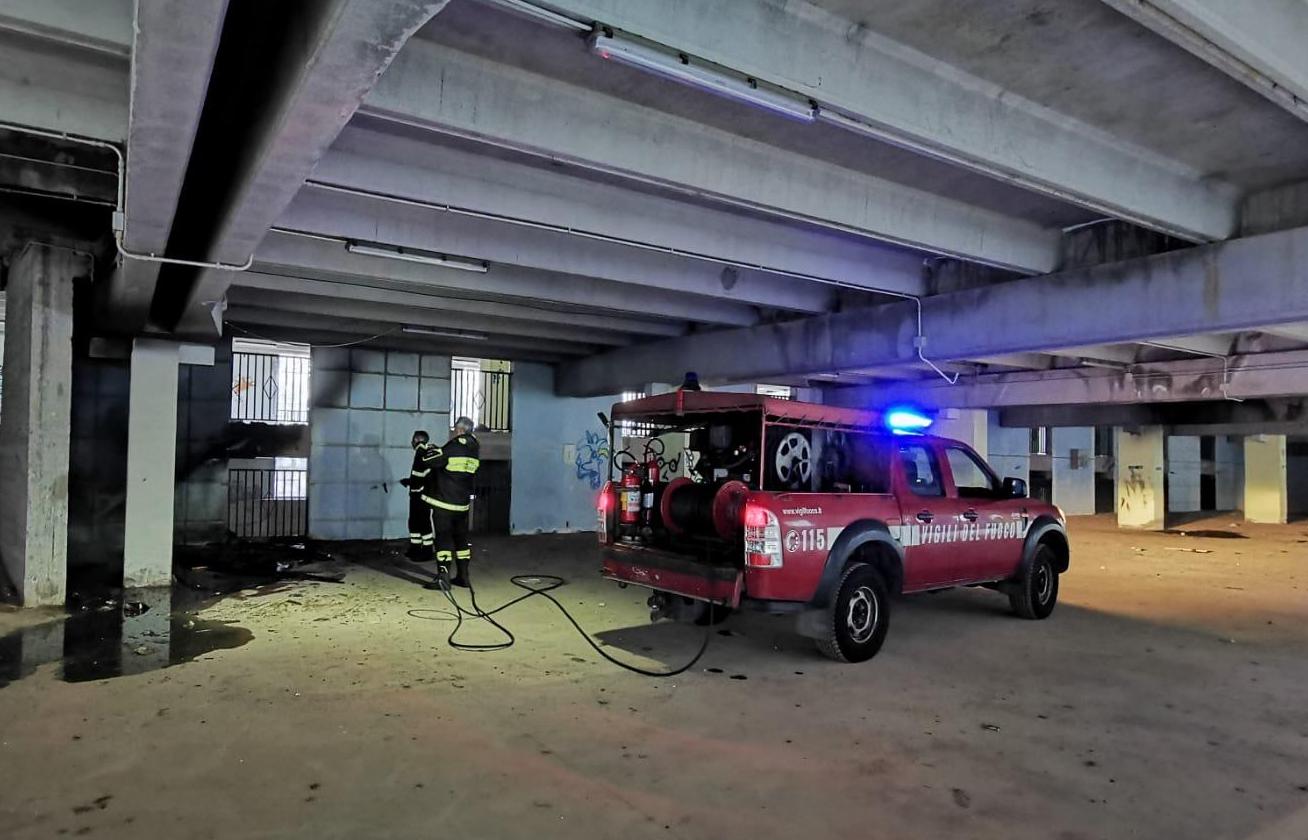 Principio di incendio all’interno del parcheggio multilivello di Modica