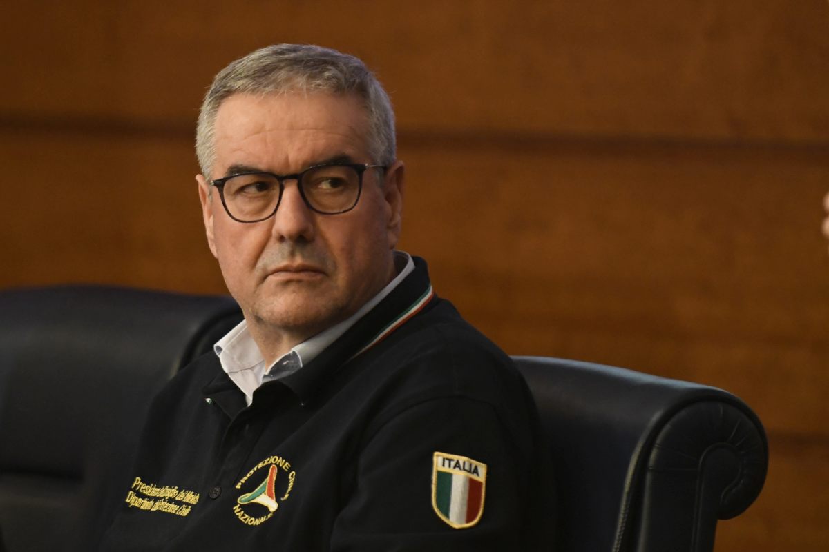 Coronavirus: 10.590 positivi, 827 decessi e 1045 guariti in Italia