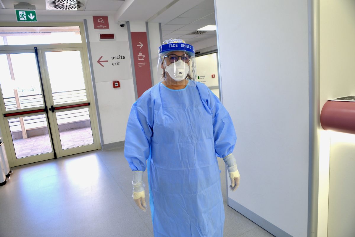 Coronavirus, oltre duemila operatori sanitari contagiati
