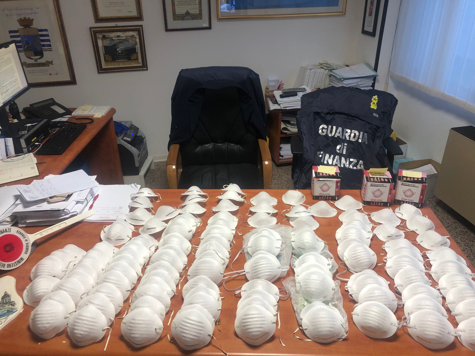 Sequestrate nel ragusano oltre 250 mascherine non sicure