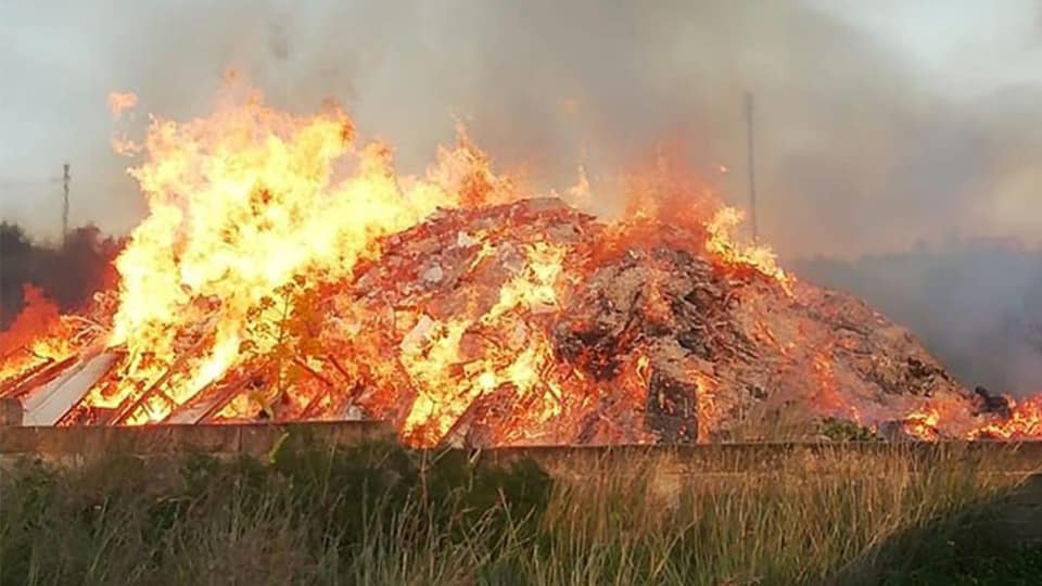 A Scicli fanno i falò di San Giuseppe. Scatta la denuncia penale