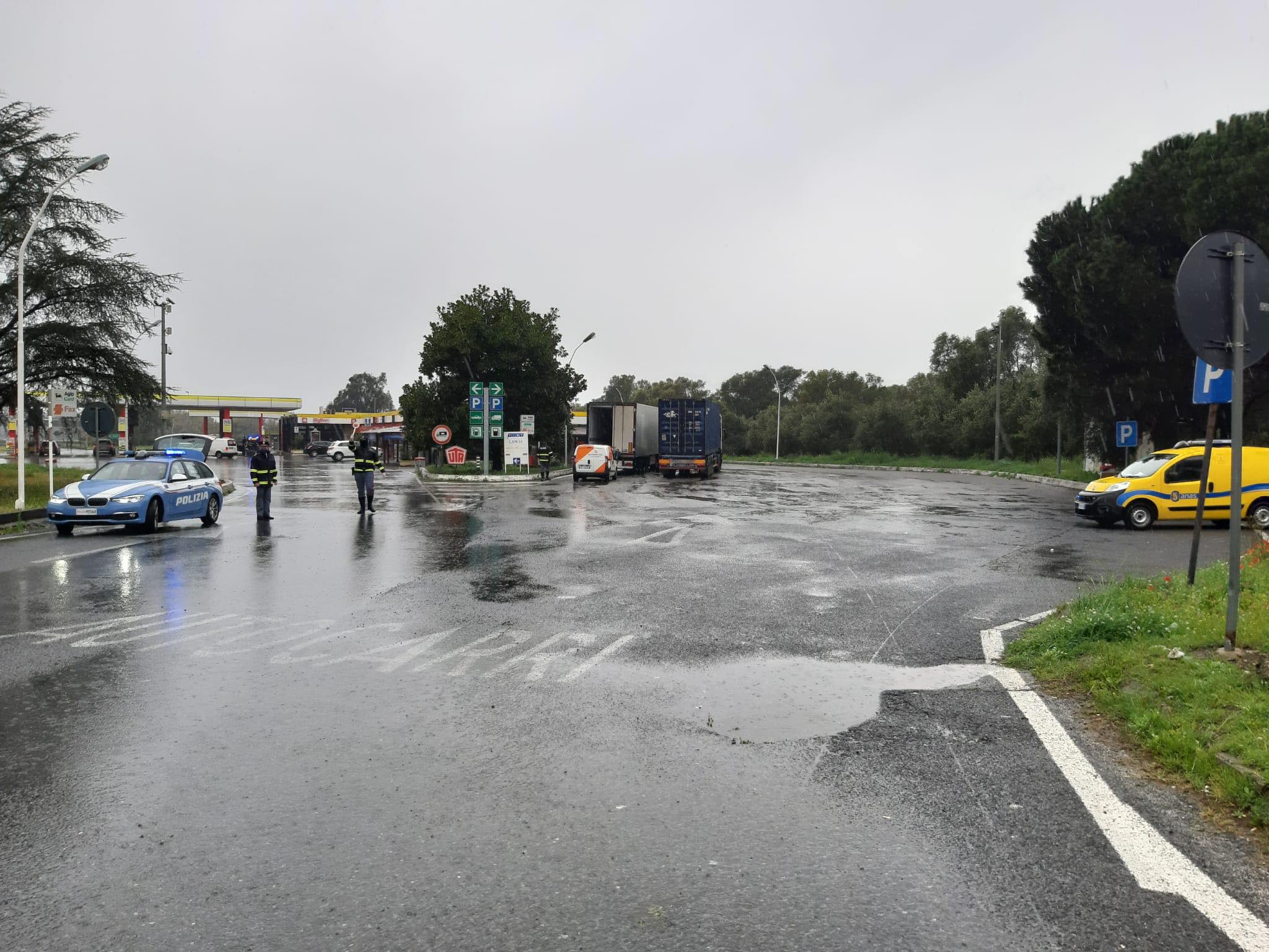 Imbarco per Messina: tutte le auto convogliate nell’area di servizio di Rosarno Ovest per controlli