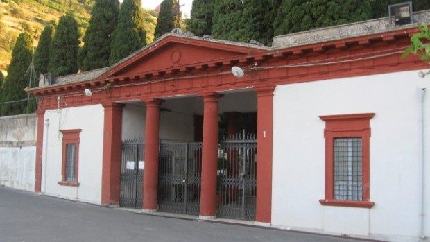 Ragusa, Giovanni Gurrieri: “Consentire almeno a un familiare di assistere alla tumulazione, il sindaco riveda l’ordinanza”