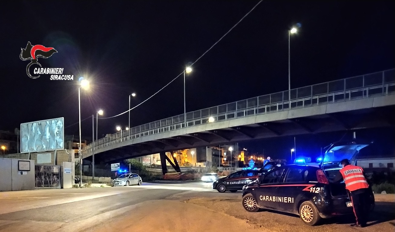 C’è chi si ferma in auto, chi va a raccogliere verdure spontanee: tutti i fermati in provincia di Siracusa