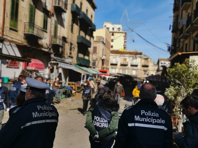 Coronavirus: operazione interforze al mercato Ballarò di Palermo
