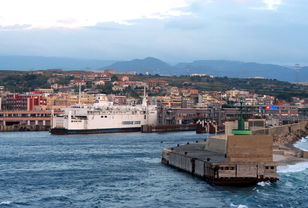 Villa San Giovanni: attesa agli imbarchi per la Sicilia di tre ore