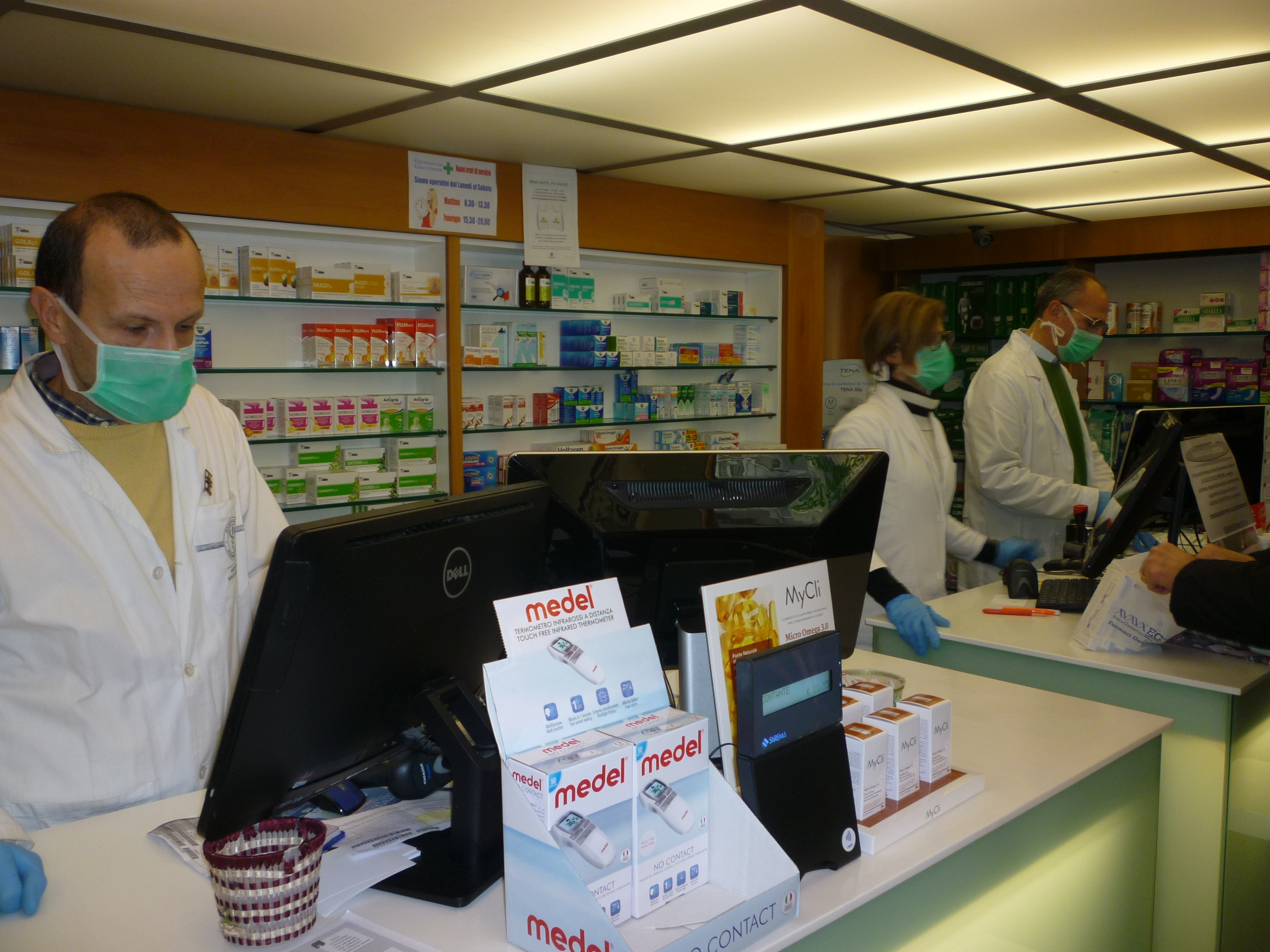 Ragusa: le mascherine indossate dai farmacisti