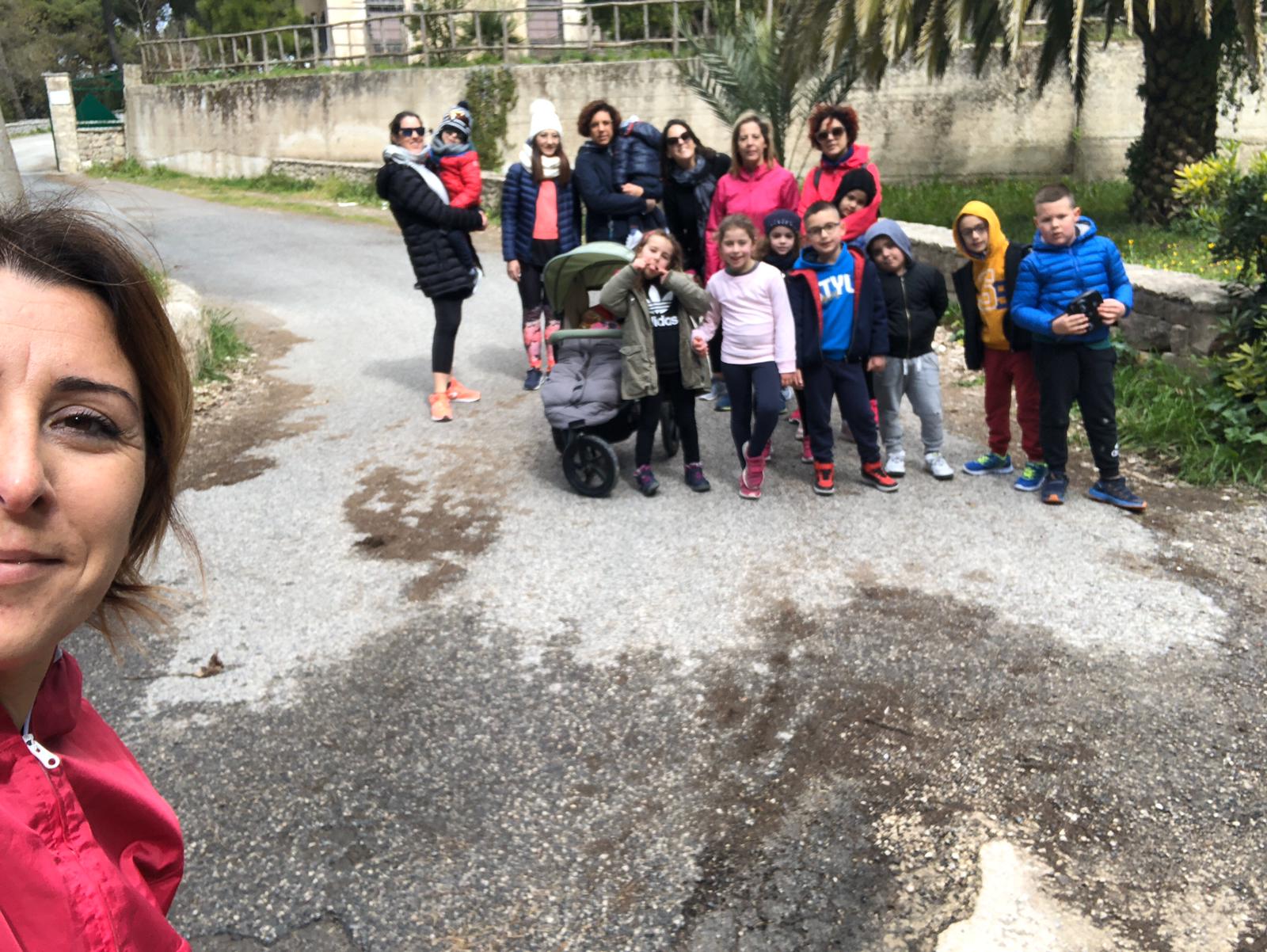 “A Chiaramonte, il Coronavirus lo scacciamo via così: con una passeggiata nel bosco”