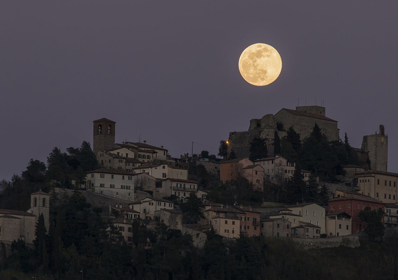Stasera tutti con il naso all’insù: ci attende la Superluna