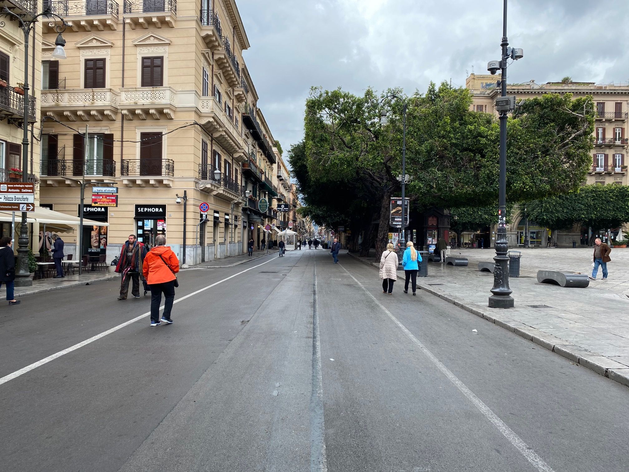 Covid: aumento contagi e varianti, zona rossa in tutta la provincia di Palermo
