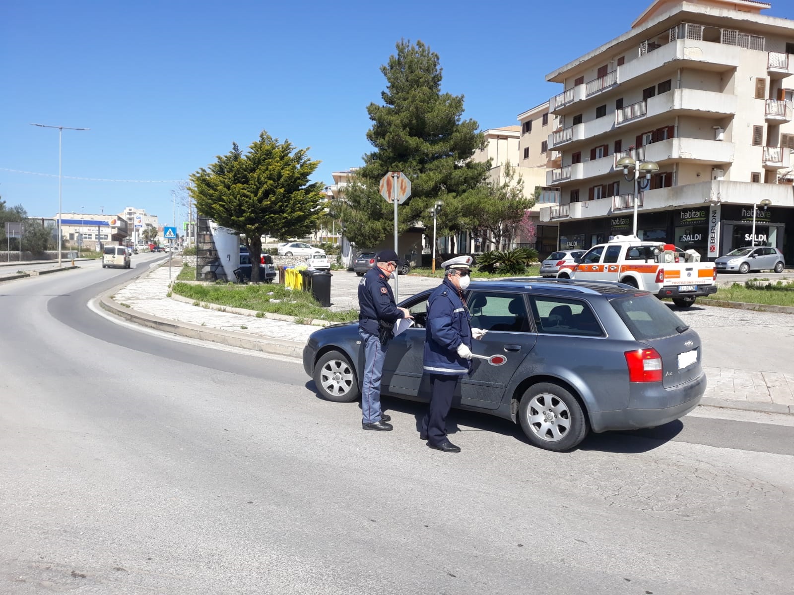 Posti di blocco per controllare gli ingressi a Modica