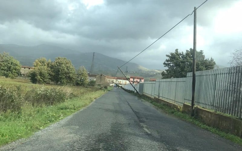 Maltempo: A Comiso e Ragusa, pali a terra e alberi