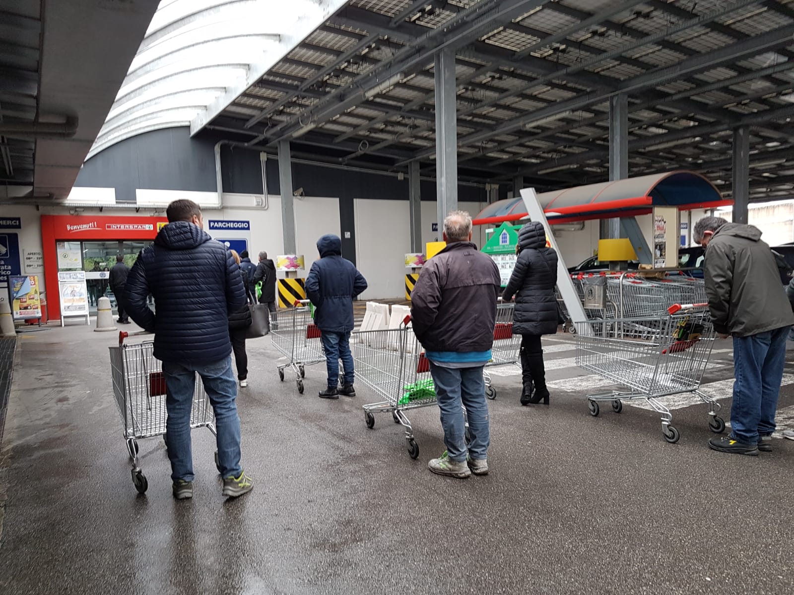 Ed è di nuovo assalto immotivato ai supermercati in provincia di Ragusa
