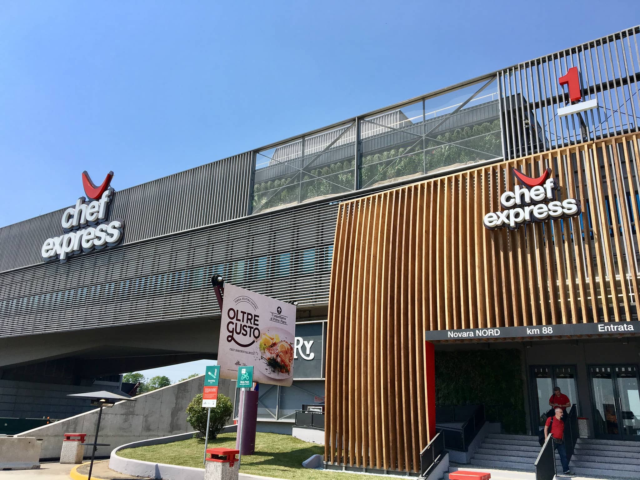 Heinemann e Chef Express donano prodotti alimentari immagazzinati all’interno dello scalo catanese