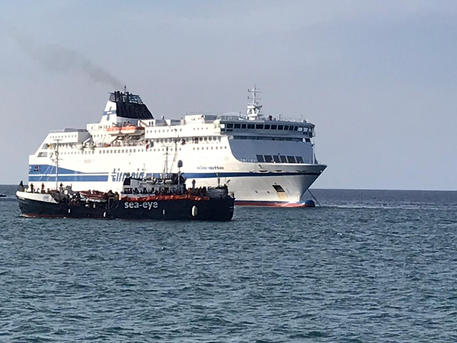 36 migranti a bordo della Aita Mari davanti alle coste trapanesi