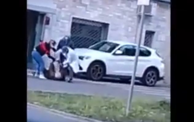 Un medico di base aggredisce un anziano. E’ successo in provincia di Lecce. VIDEO