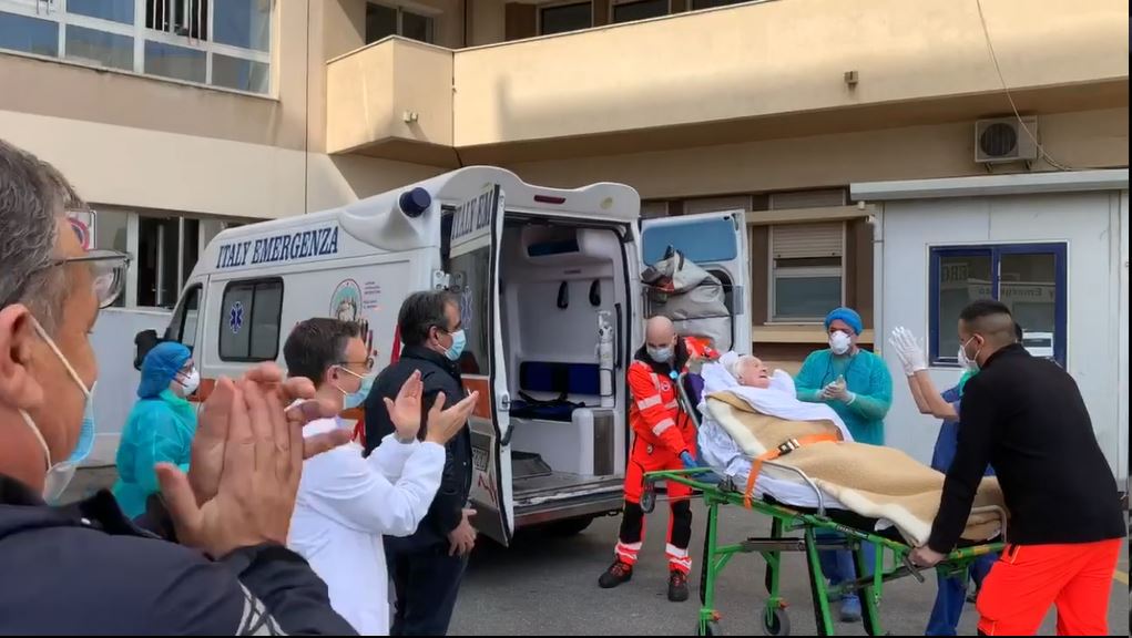 Coronavirus: A Messina dimessa paziente centenaria, è festa al Policlinico