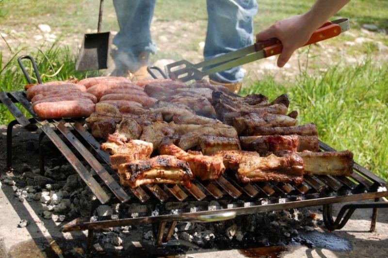 Chiaramonte: una comitiva si riunisce per pranzo. Intervengono i Carabinieri