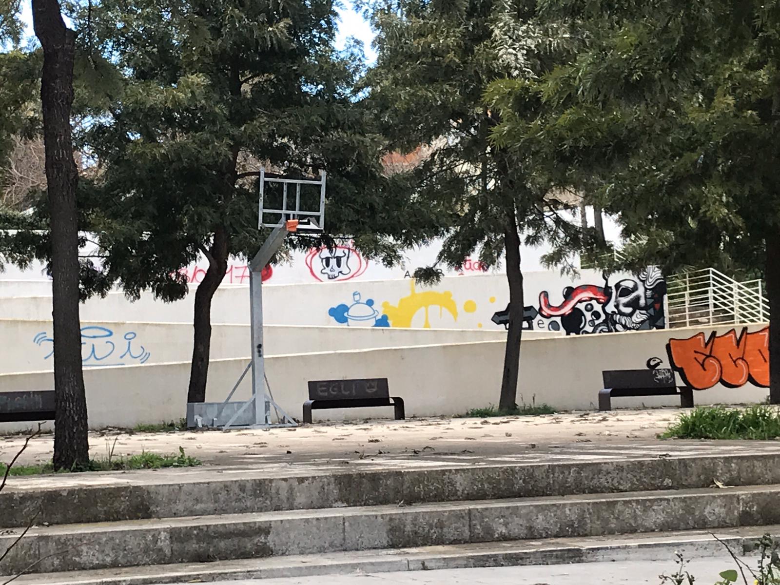 Ragusa: neanche il Covid-19 ferma i vandali: distrutto un canestro per il basket del City