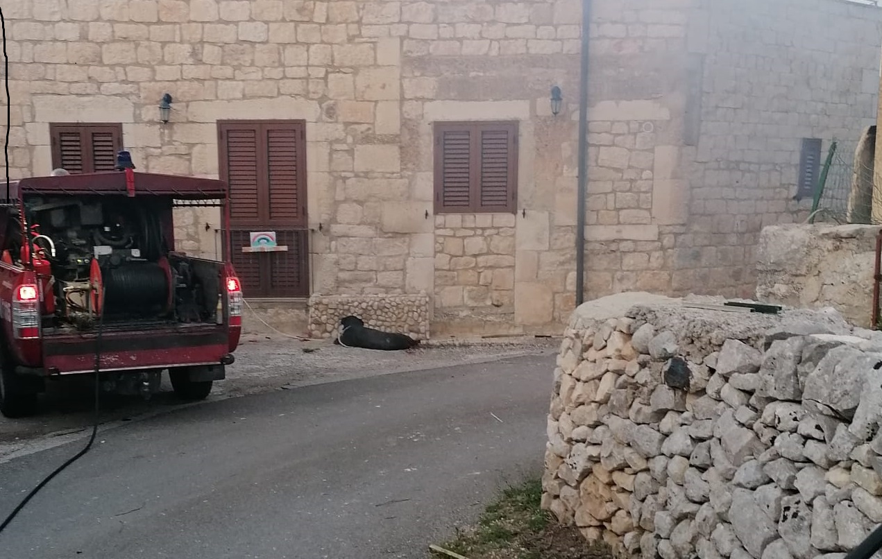 Scoppio della bombola ieri a Modica, casa inagibile, proprietario ustionato. FOTO