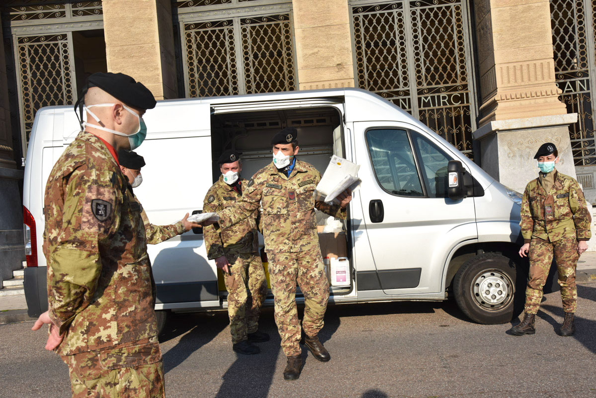 Coronavirus: l’Esercito igienizza palazzi istituzionali in Sicilia