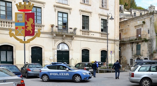 Giovane incensurato arrestato a Modica. Nascondeva in macchina cocaina e marijuana.