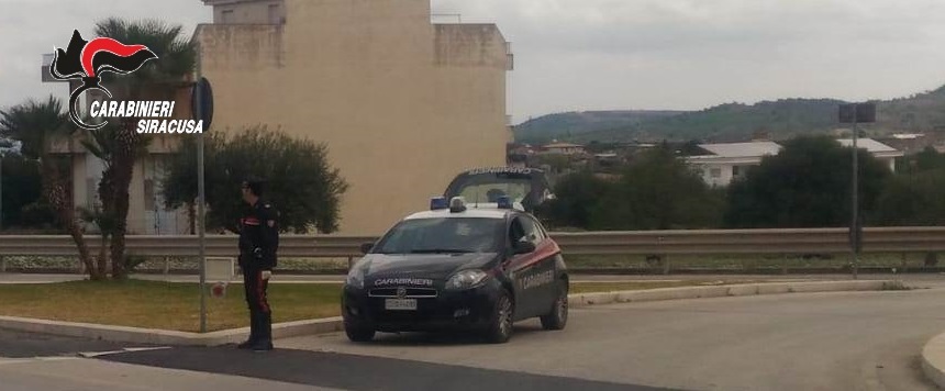Dalla provincia di Ragusa a Portopalo per consegnare un pacco. Denunciato