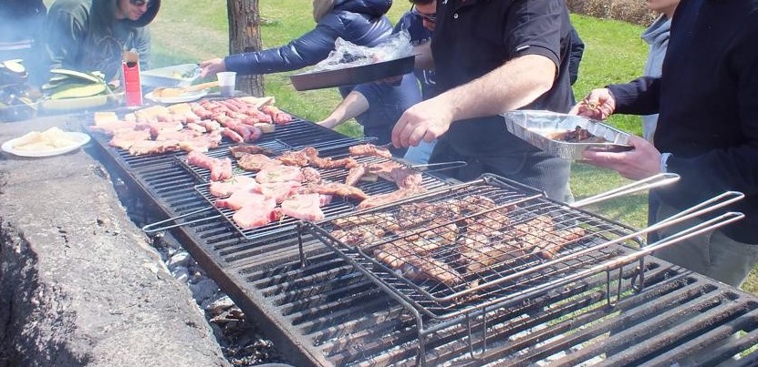 Il barbecue “autorizzato” per gli amici dell’assessore. Lo “scoop” sui social