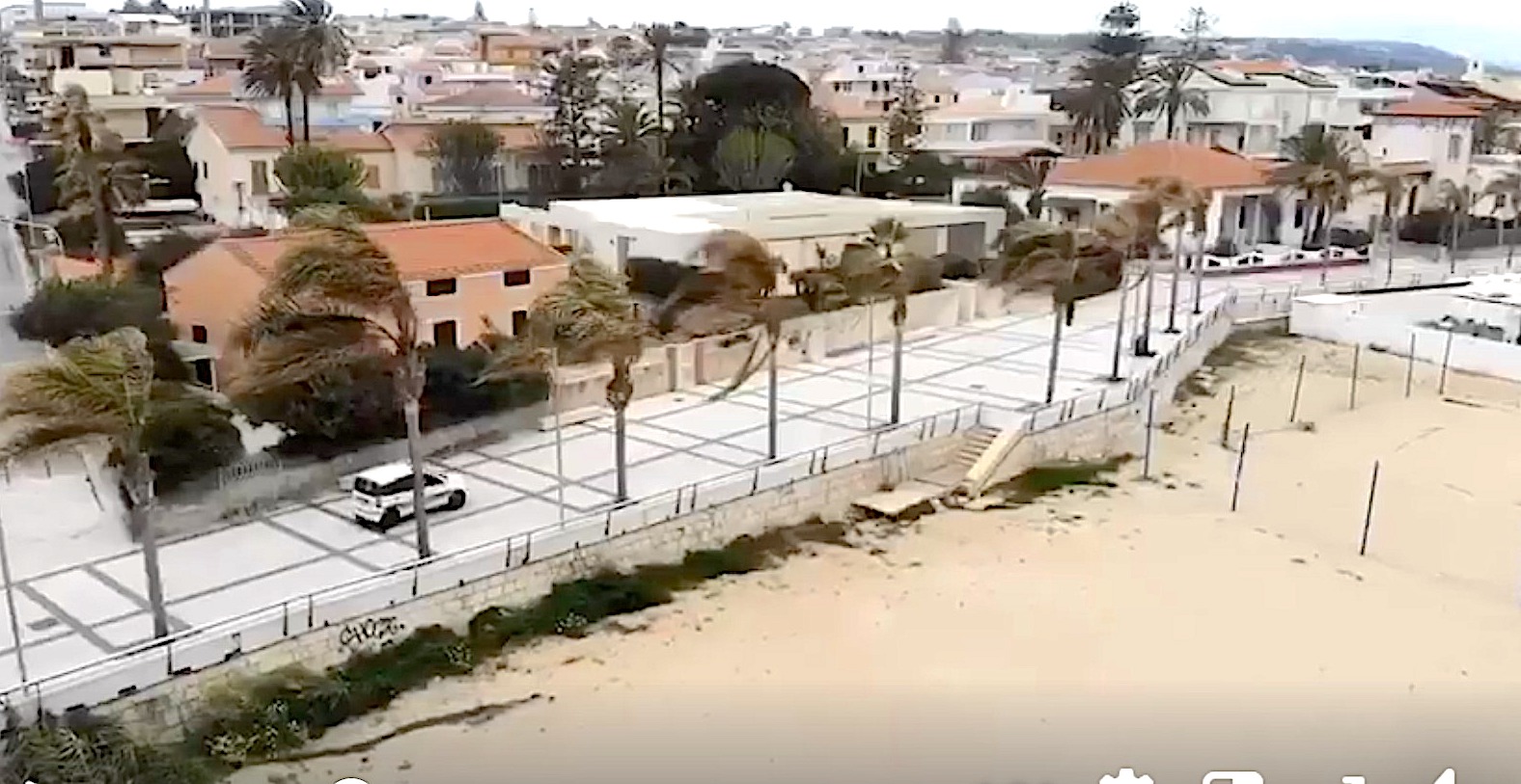 L’irreale domenica a Marina di Ragusa. Deserta. VIDEO