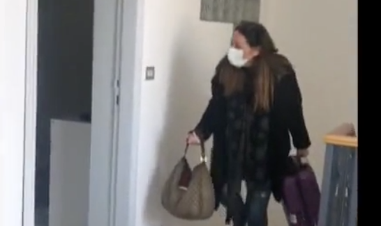 Dimessa la coppia di imprenditori di Comiso. Torna ad abbracciare la figlia anche una giovane donna