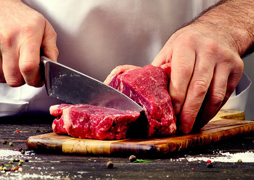 Ricercatori scoprono il legame biologico tra carne rossa e rischio di cancro. Un nuovo studio