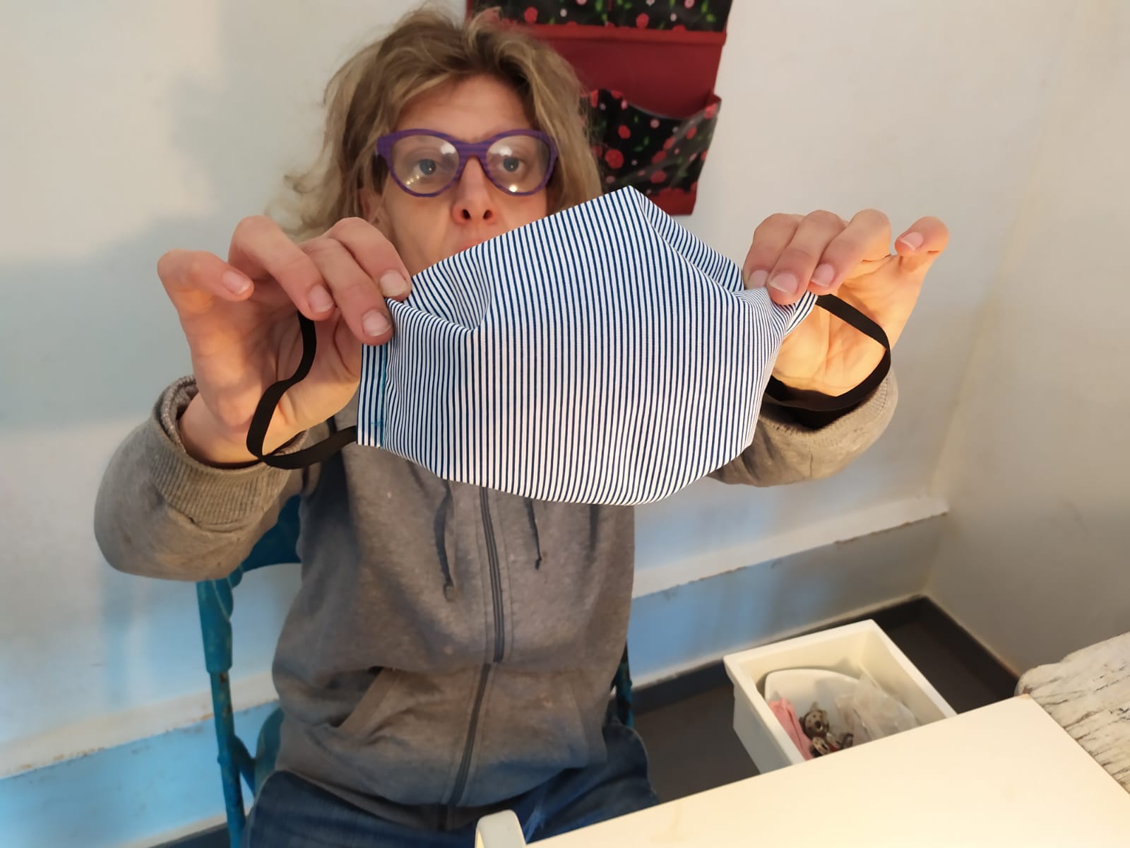 Nonne, mamme e volontari a Ragusa rispondono alla “Chiamata alle Arti” per realizzare mascherine da donare. L’iniziativa dei clown dottori “Ci ridiamo sù”. FOTO