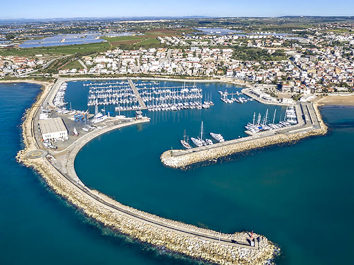 Le avverse condizioni meteo-marine costringono a nuovi lavori di dragaggio al porto turistico