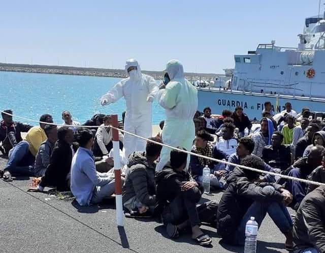 Concluso trasferimento migranti sbarcati a Pozzallo, ora in centro tra Ragusa e Comiso