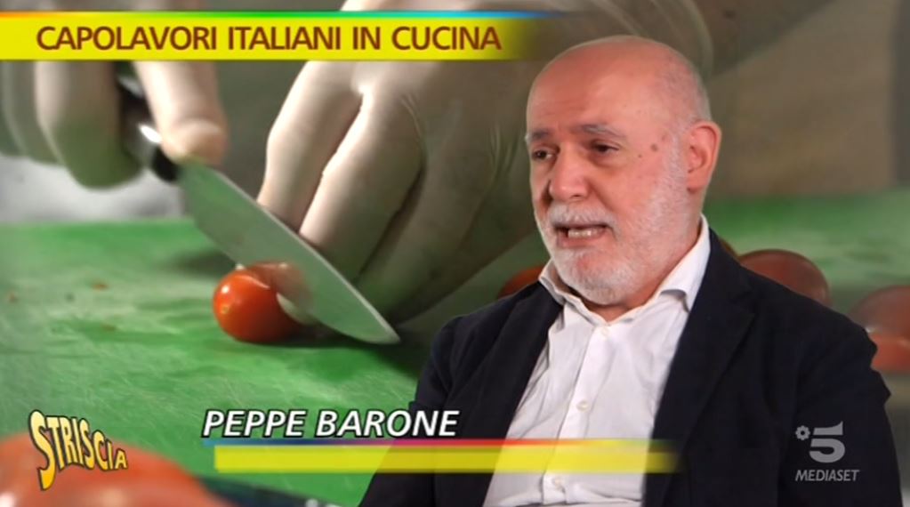 La pasta alla norma dello chef modicano Peppe Barone a Striscia la Notizia. VIDEO