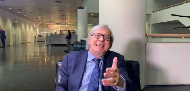 Sgarbi: “Arriva il cog*ne civico. Cacciatelo a pedate”. VIDEO