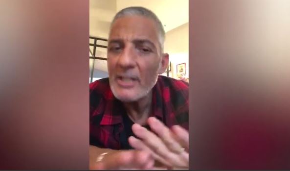 Fiorello ironizza sulla Fase2 e sulla sua età: “Noi sessantenni dobbiamo far fronte comune”. VIDEO