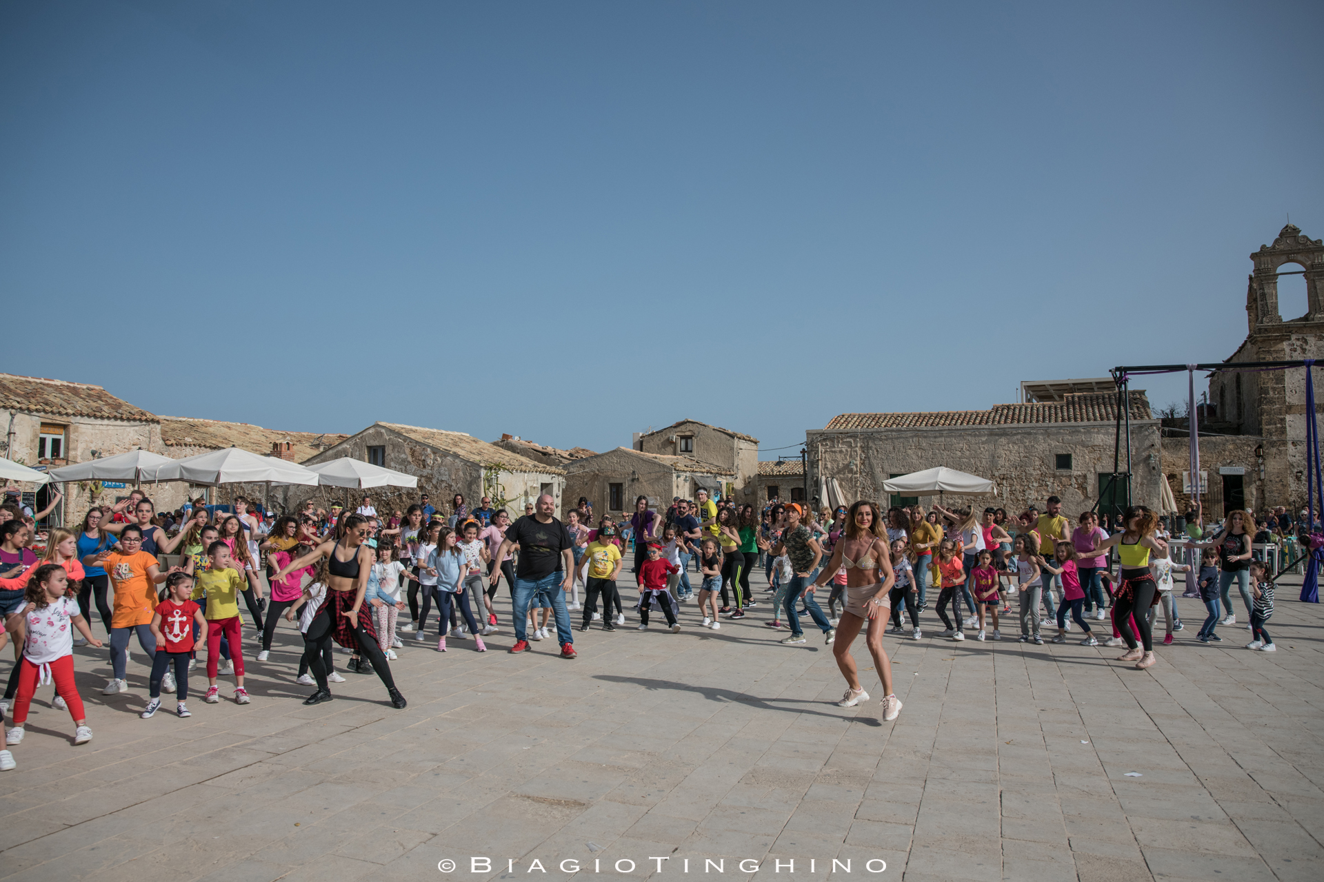 “Libertad” il nuovo videoclip di Ilary Z girato tra il Castello di Donnafugata e Ragusa. VIDEO