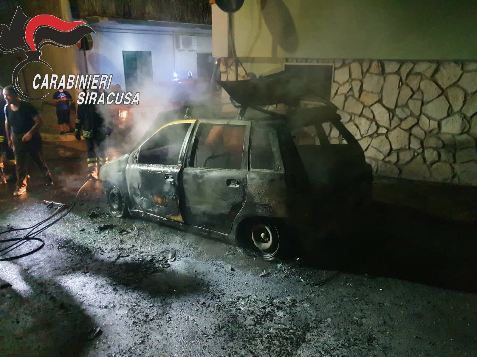 Pachino: dava fuoco alle auto, arrestato giovane piromane. E’ ricoverato in psichiatria