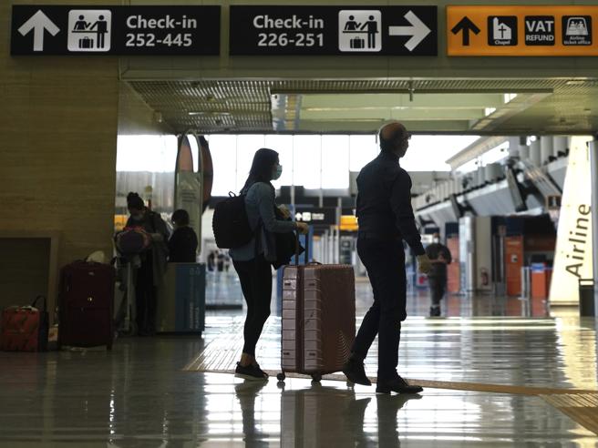 Donna incinta arriva a Palermo da Londra, positiva al Covid. E’ grave