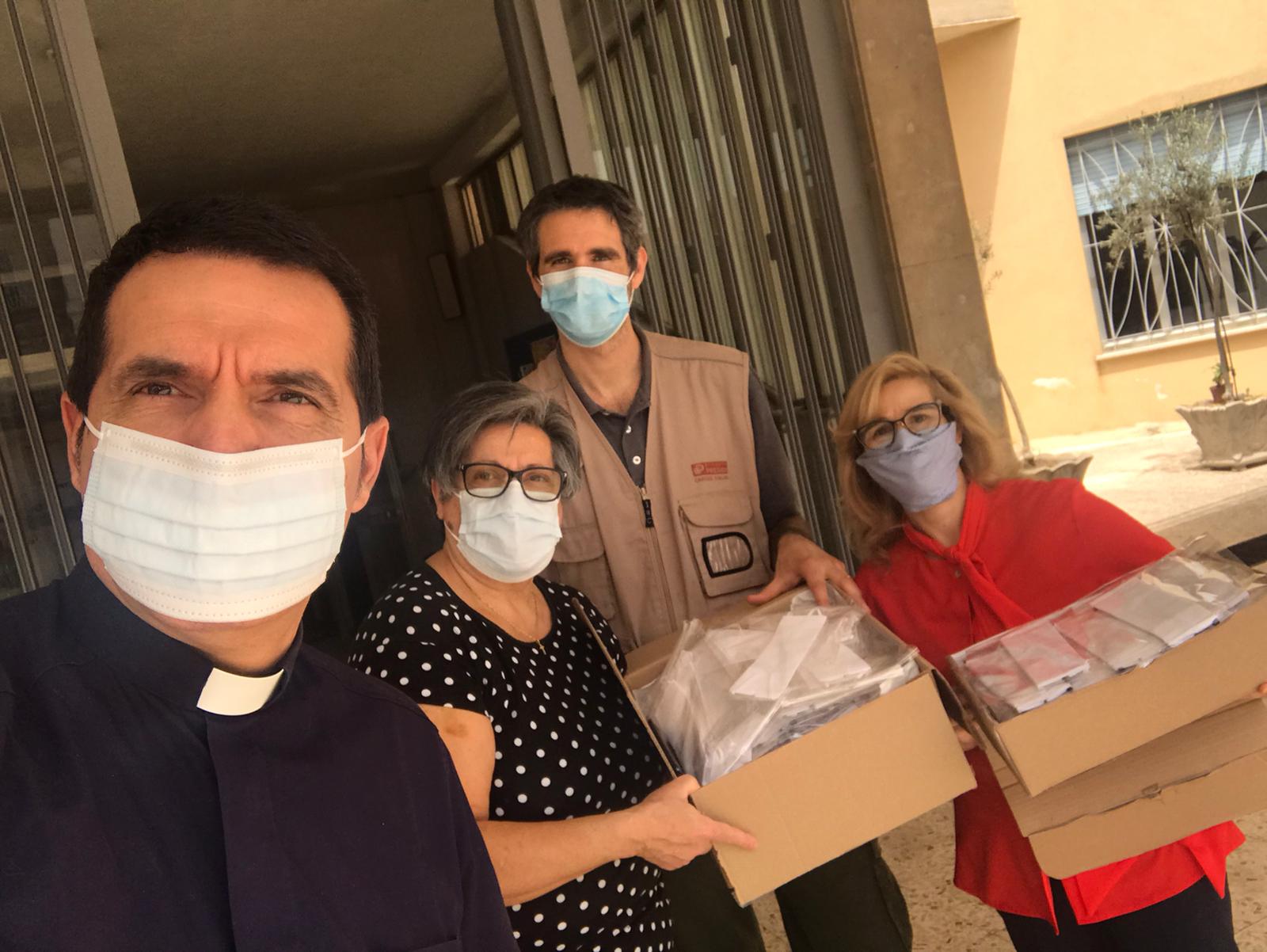 Ragusa: 200 mascherine realizzate dai parrocchiani del Sacro Cuore donate alla Caritas