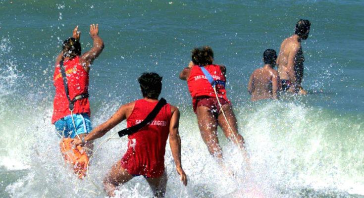 Marina di Modica: bagnini salvano due persone, rischiavano di annegare