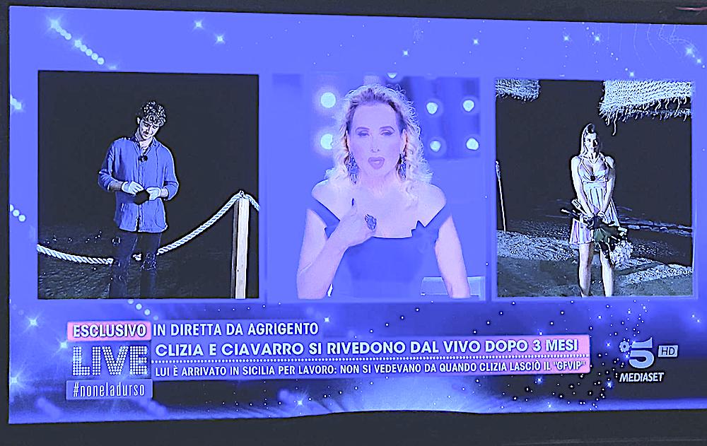 Clizia e Ciavarro si rivedono dal vivo dopo 3 mesi. Ma la D’Urso li sbugiarda: “Vi siete visti per un servizio fotografico”