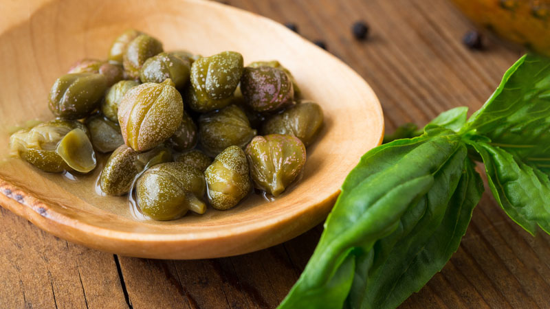 Covid: una molecola naturale presente nei capperi blocca il virus